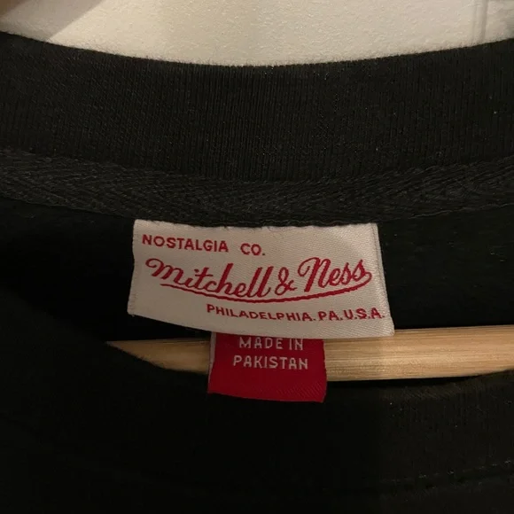 Men’s Raptors sweater - Picture 3 of 3